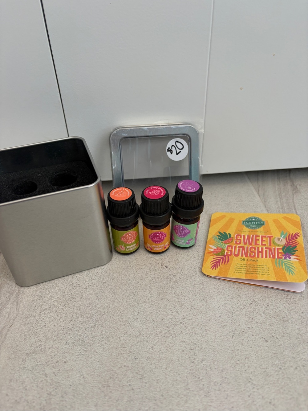 Scentsy 3-Pack Oils with Silver Tin